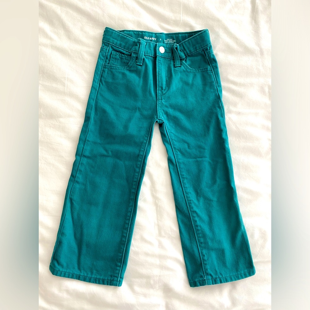 Girls Old Navy baggy wide leg high rise jeans.